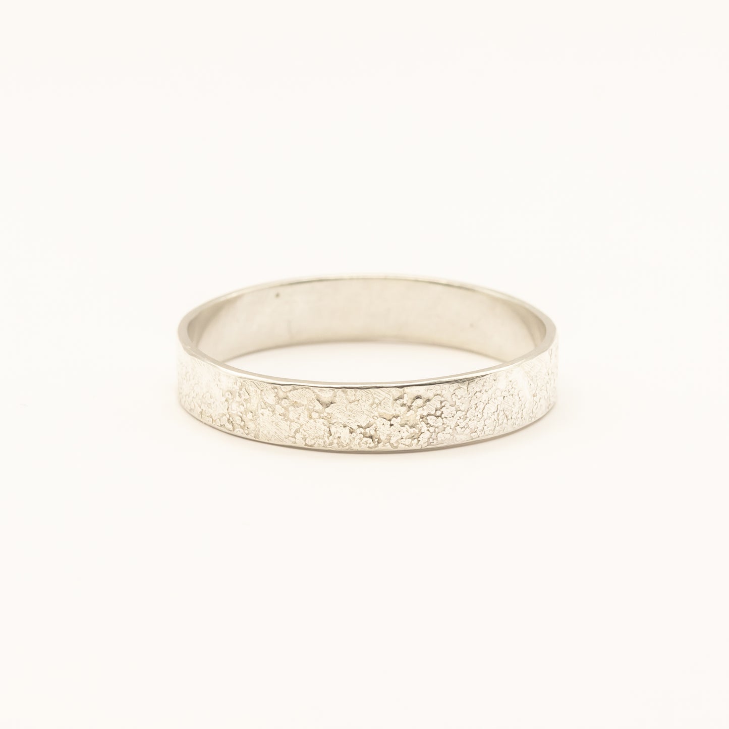 Ring - med overflate av sølvstøv