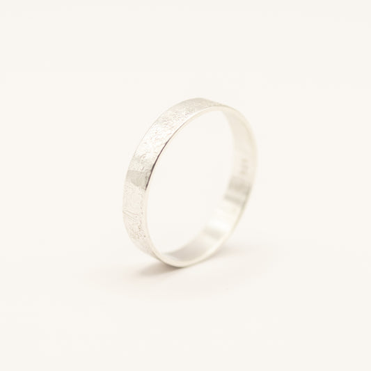 Ring - med overflate av sølvstøv