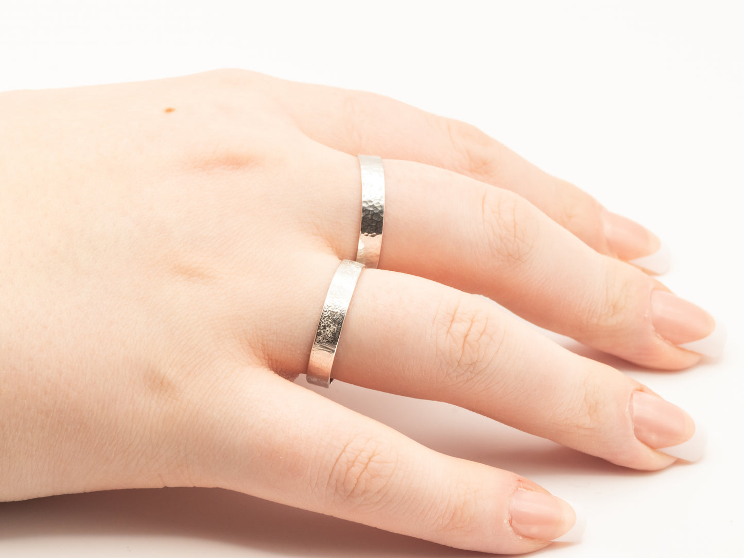 Ring - med overflate av sølvstøv
