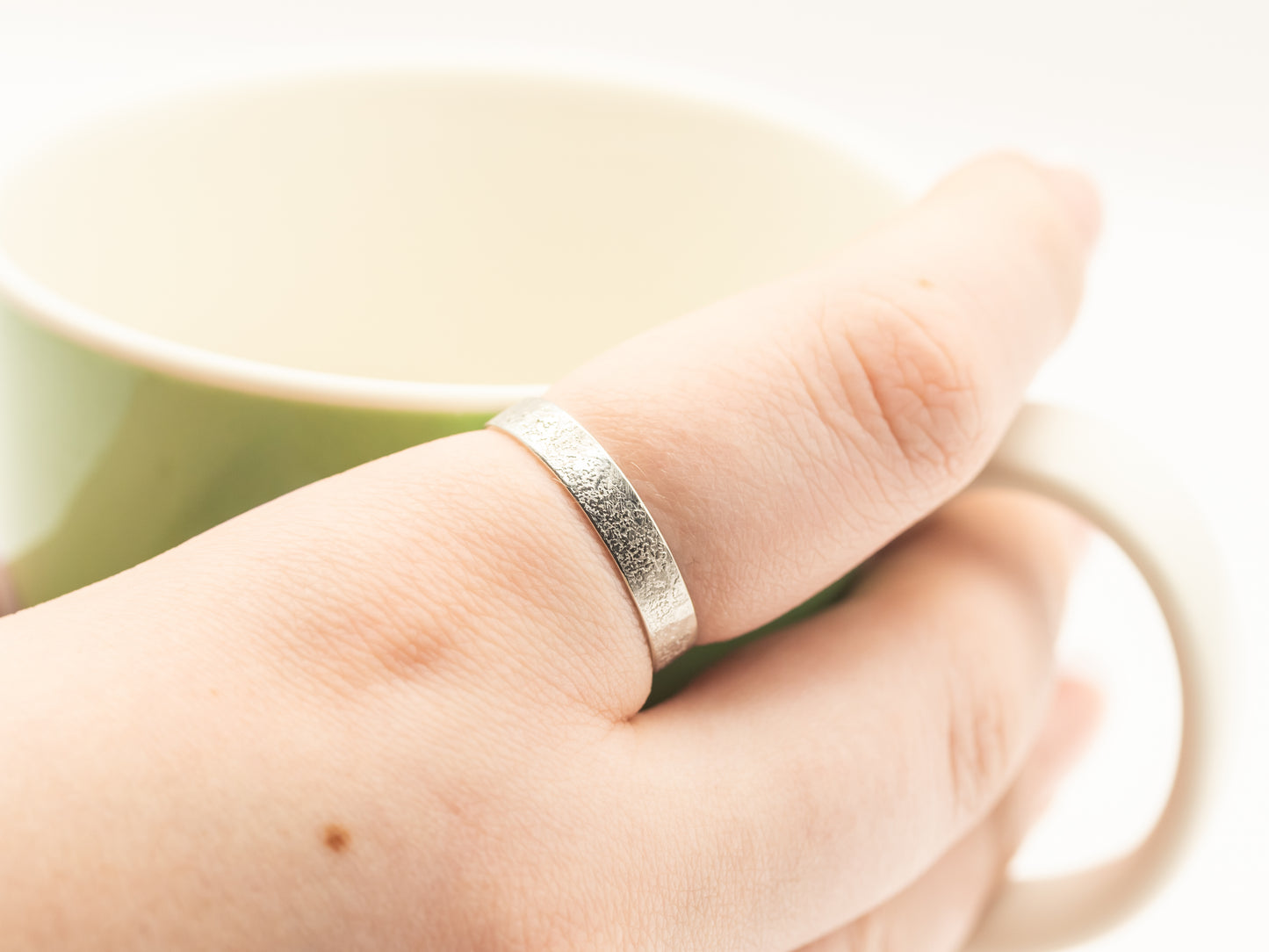 Ring - med overflate av sølvstøv