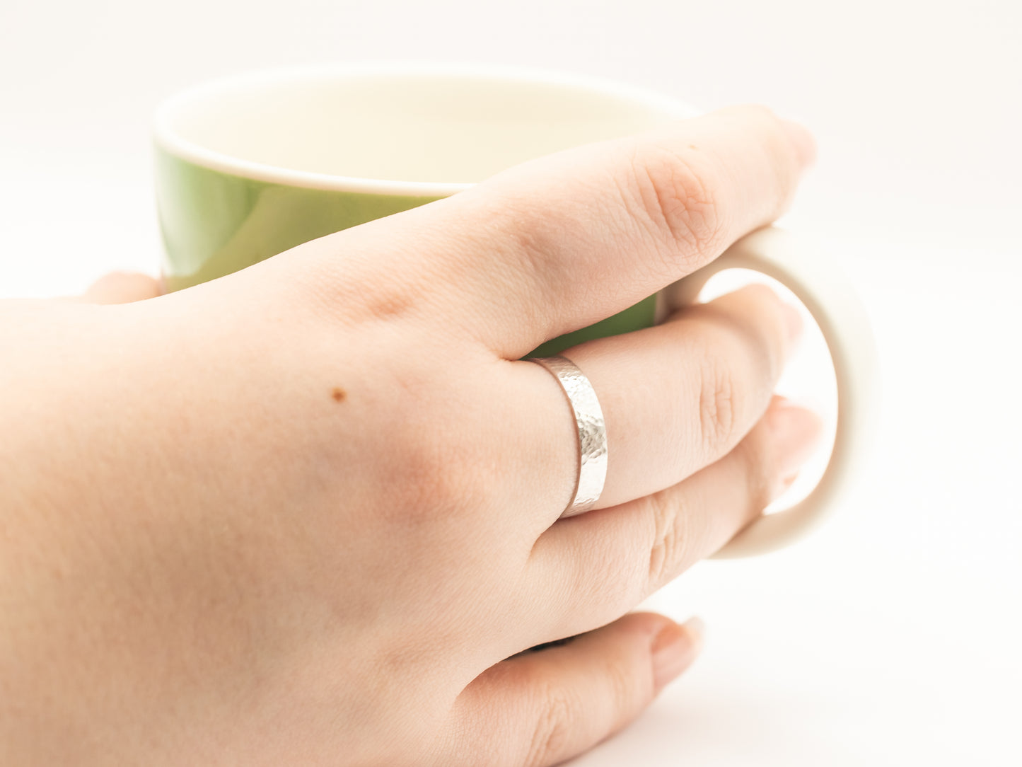 Ring - med smidd overflate